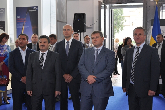 Експозицію області на виставці «Барвиста Україна» відвідав посол Азербайджанської Республіки в Ейнулла Ядулла оглу Мадатлі