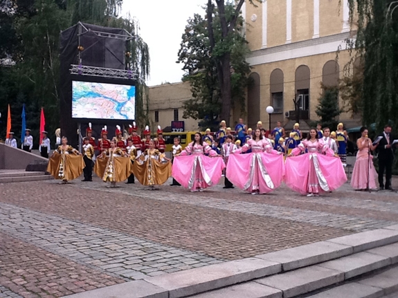 Губернатор та Костянтин Грищенко взяли участь у церемонії урочистого відкриття свята з нагоди Дня міста Дніпропетровська (фото)