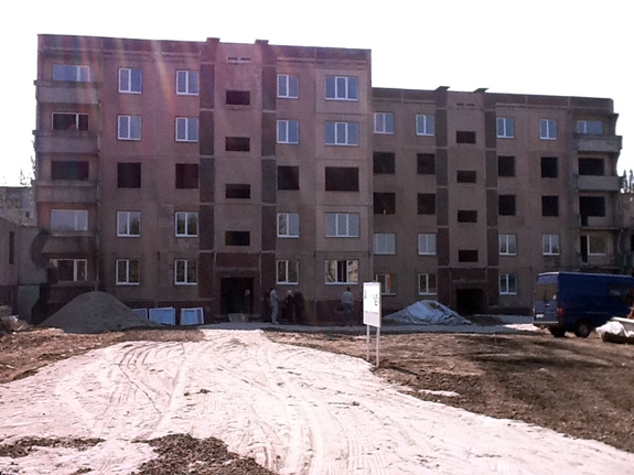 До кінця 2012 року буде здано в експлуатацію новий 5-поверховий житловий будинок в Марганці на 30 квартир (фото)