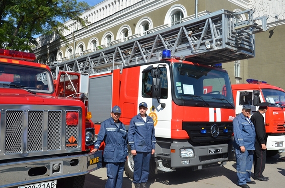 За 8 місяців 2012 року рятівники Дніпропетровщини ліквідували більше 5,5 тис пожеж, під час яких врятували понад 120 осіб (фото)