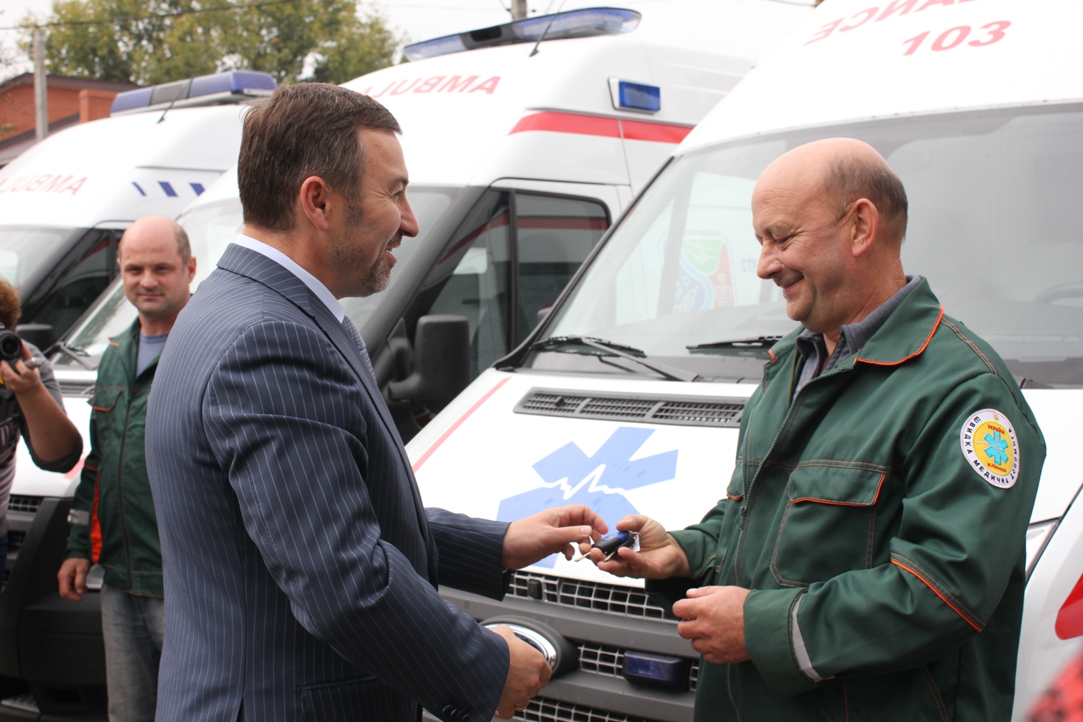 Нікопольській станції швидкої допомоги вручили 3 сучасні реанімобілі марки «Форд» (фото)