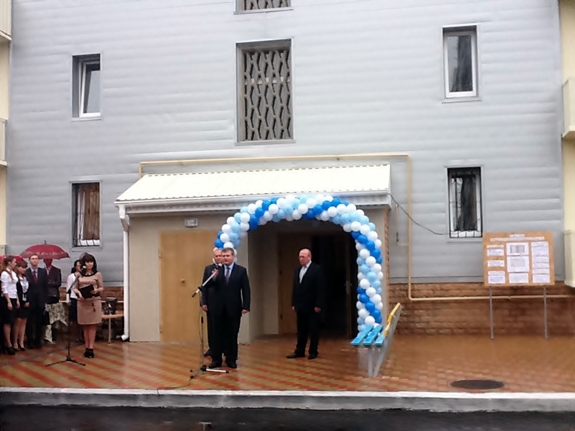 Олександр Вілкул вручив ключі від нових квартир 40 родинам міста Жовті Води