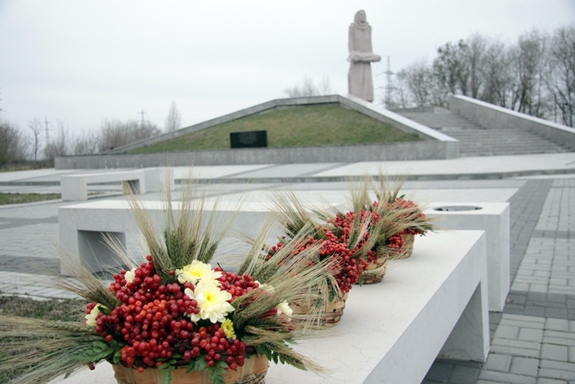 Дніпропетровщина вшанувала пам`ять жертв Голодомору (фото)