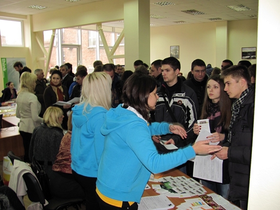 На Дніпропетровщині понад тисячу студентів і випускників НМЕТАУ взяли участь у профорієнтаційному заході «День Кар’єри 2012» (фото)
