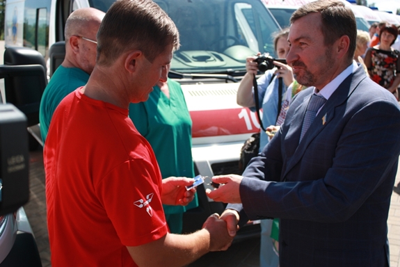 Автопарк Нікопольської «швидкої» поповнився 10 новими сучасними автомобілями марки «Пежо» (фото)