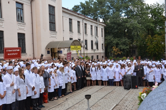 Першокурсники Дніпропетровської державної медичної академії пройшли посвяту в студенти