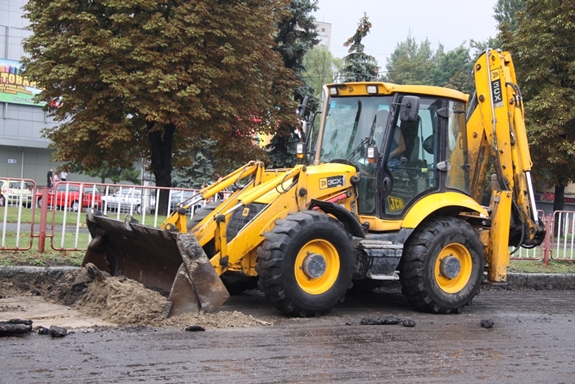 Вперше за останні 30 років у Дніпропетровську розпочався комплексний ремонт проспекту Кірова (фото)