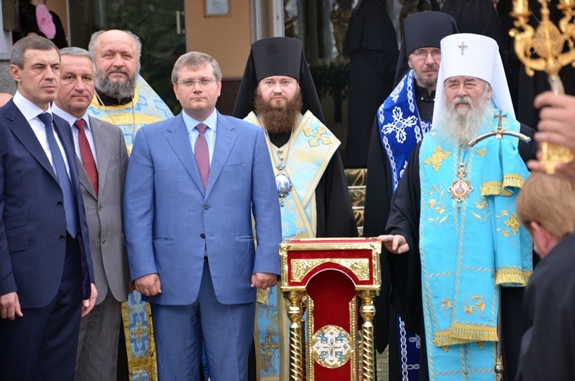 Олександр Вілкул поклонився Плащаниці Пресвятої Богородиці (фото)